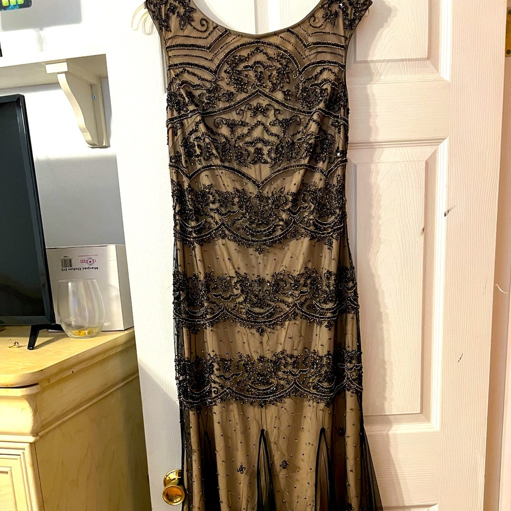 Adrianna Papell size 6 black gown